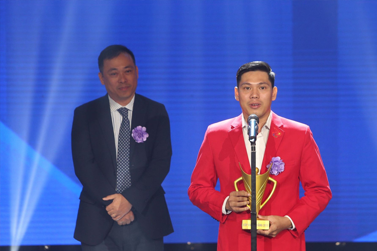 Cúp Chiến thắng 2018: Quang Hải giành giải thưởng Nam VĐV của năm Cúp Chiến thắng 2018: Quang Hải giành giải thưởng Nam VĐV của năm