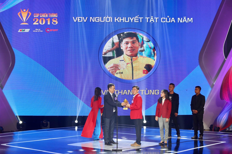 Cúp Chiến thắng 2018: Quang Hải giành giải thưởng Nam VĐV của năm Cúp Chiến thắng 2018: Quang Hải giành giải thưởng Nam VĐV của năm