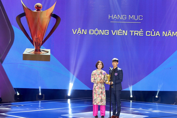 Cúp Chiến thắng 2018: Quang Hải giành giải thưởng Nam VĐV của năm Cúp Chiến thắng 2018: Quang Hải giành giải thưởng Nam VĐV của năm