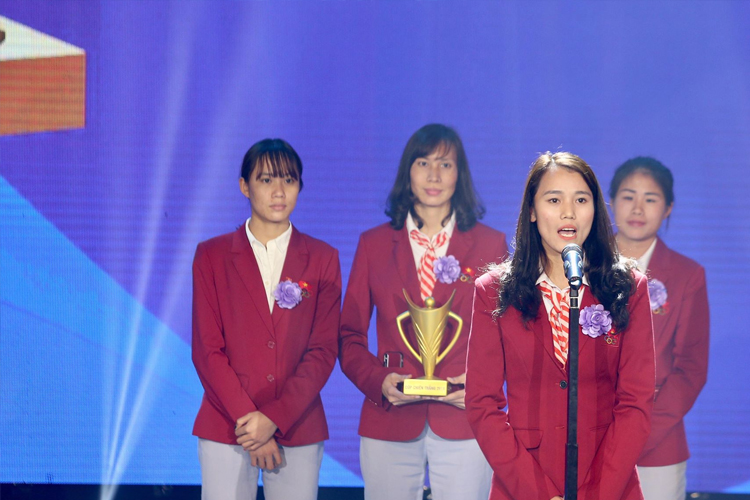 Cúp Chiến thắng 2018: Quang Hải giành giải thưởng Nam VĐV của năm Cúp Chiến thắng 2018: Quang Hải giành giải thưởng Nam VĐV của năm