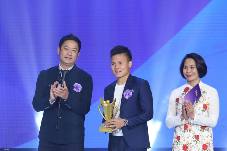 Cúp Chiến thắng 2018: Quang Hải giành giải thưởng Nam VĐV của năm Cúp Chiến thắng 2018: Quang Hải giành giải thưởng Nam VĐV của năm