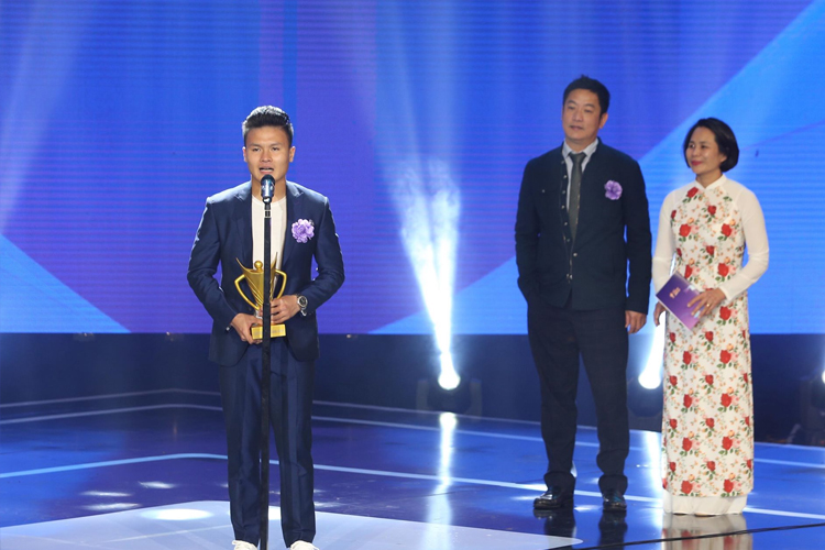 Cúp Chiến thắng 2018: Quang Hải giành giải thưởng Nam VĐV của năm Cúp Chiến thắng 2018: Quang Hải giành giải thưởng Nam VĐV của năm