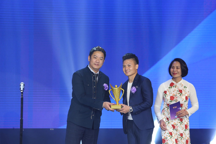 Cúp Chiến thắng 2018: Quang Hải giành giải thưởng Nam VĐV của năm Cúp Chiến thắng 2018: Quang Hải giành giải thưởng Nam VĐV của năm