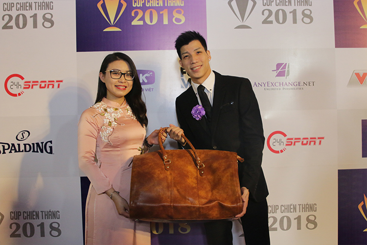 Cúp Chiến thắng 2018: Quang Hải giành giải thưởng Nam VĐV của năm Cúp Chiến thắng 2018: Quang Hải giành giải thưởng Nam VĐV của năm