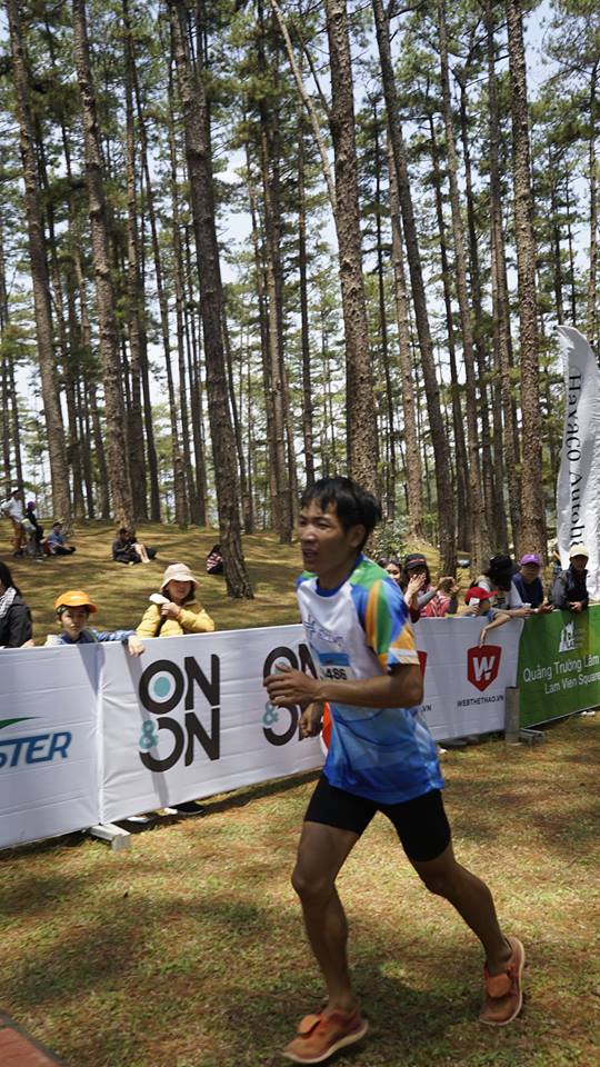 Dalat Ultra Trail 2019: Bất ngờ ĐKVĐ Quang Trần lạc đường nhường chức vô địch cho đối thủ Dalat Ultra Trail 2019: Bất ngờ ĐKVĐ Quang Trần lạc đường nhường chức vô địch cho đối thủ