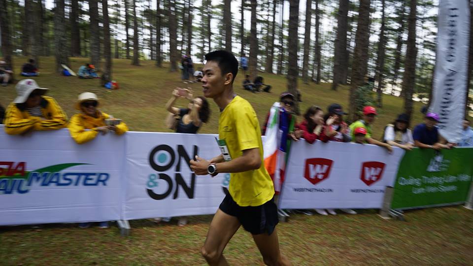 Dalat Ultra Trail 2019: Bất ngờ ĐKVĐ Quang Trần lạc đường nhường chức vô địch cho đối thủ Dalat Ultra Trail 2019: Bất ngờ ĐKVĐ Quang Trần lạc đường nhường chức vô địch cho đối thủ