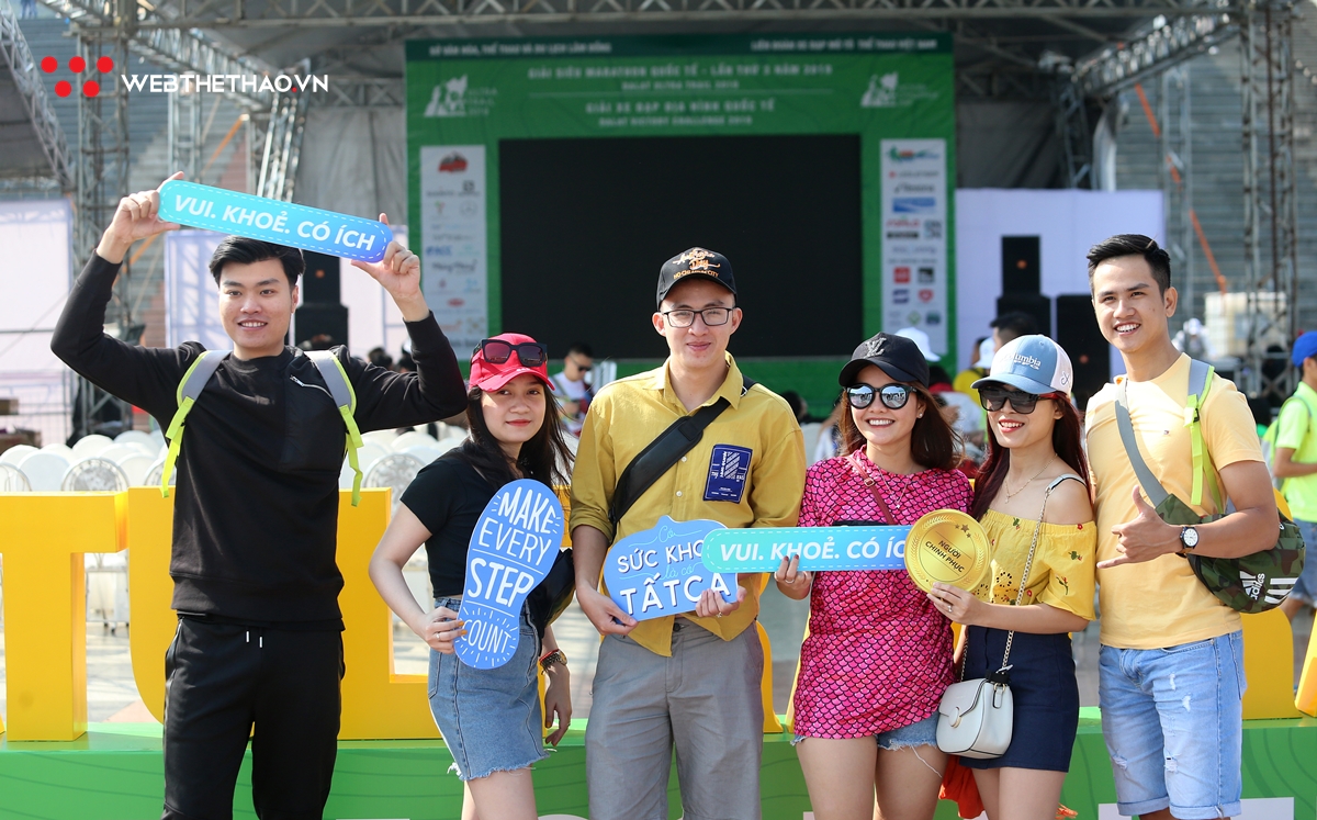 Hàng ngàn runner đổ bộ về Quảng trường Lâm Viên nhận bib thi đấu tại DLUT 2019