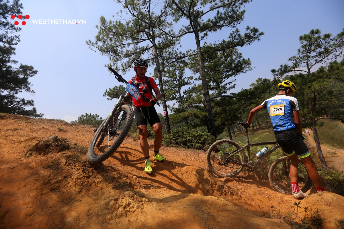 Dalat Victory Challenge 2019: 1001 cách chinh phục dốc đứng vực sâu của các cua rơ