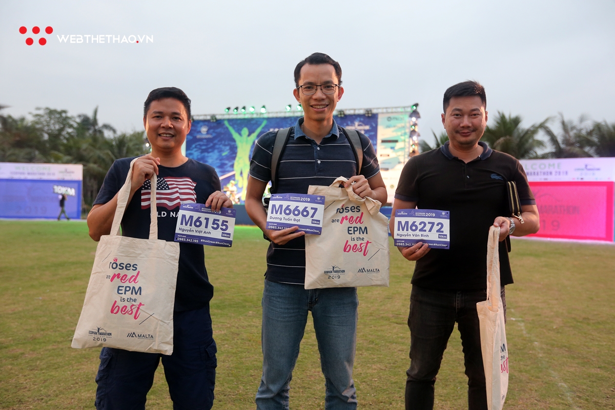 Những runner đầu tiên rinh bib của Ecopark Marathon 2019