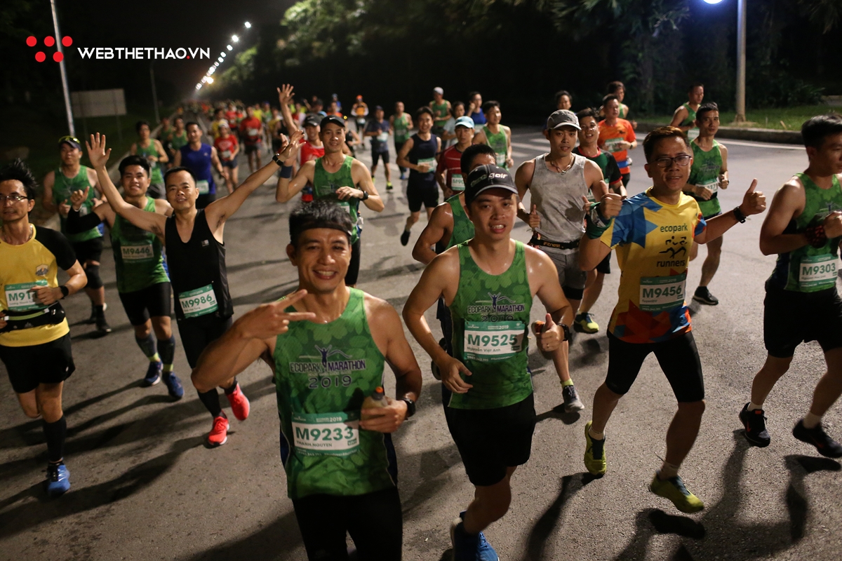Chùm ảnh: Hàng ngàn runner sải chân khai tiệc Ecopark Marathon 2019
