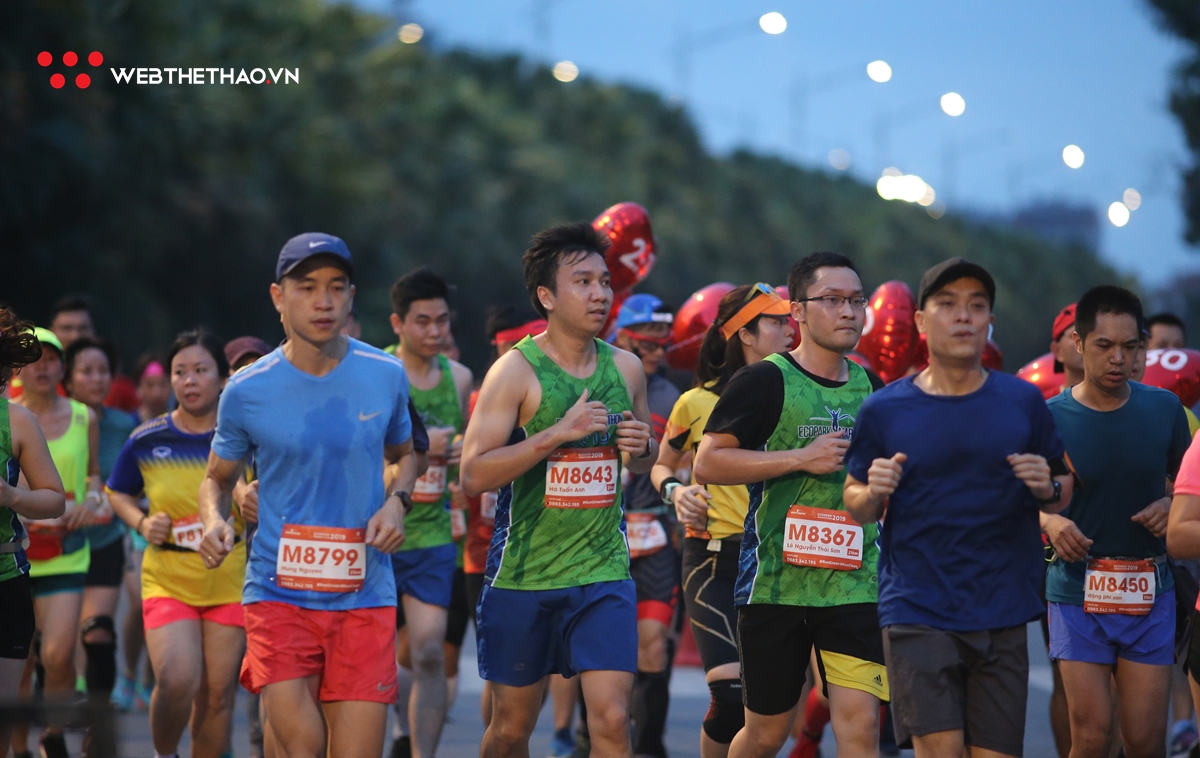 Chùm ảnh: Hàng ngàn runner sải chân khai tiệc Ecopark Marathon 2019
