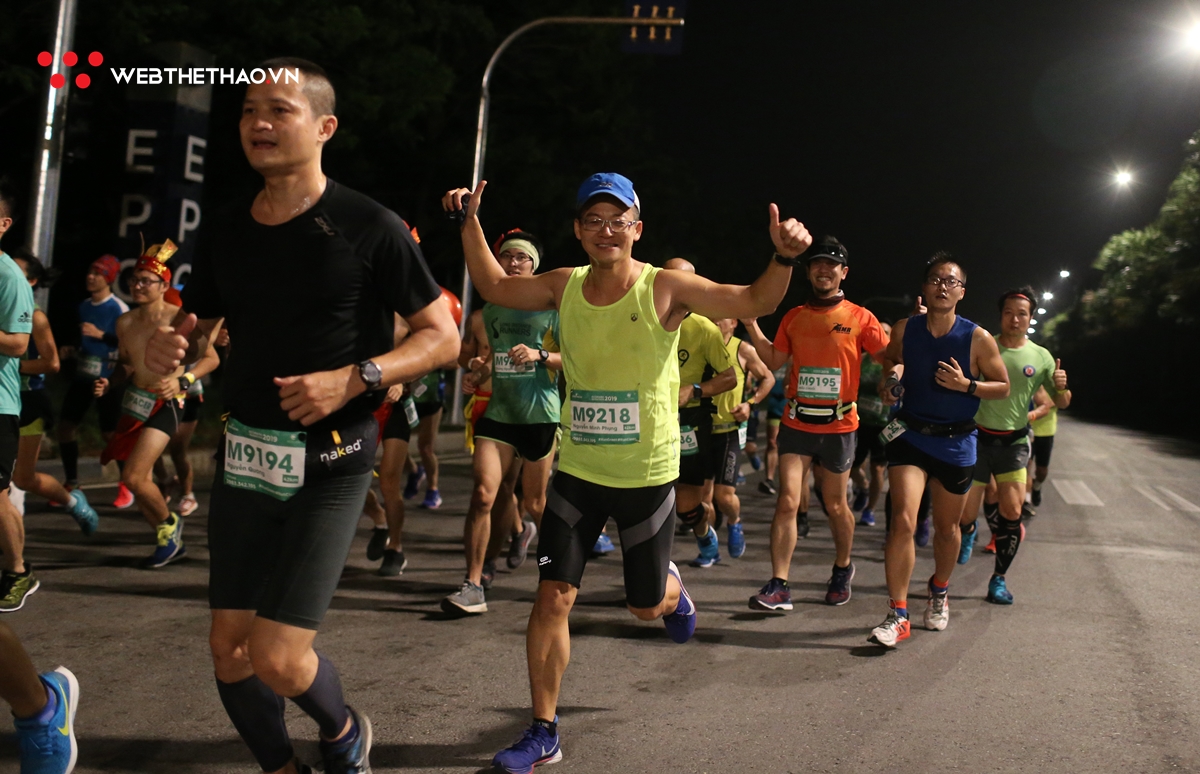 Chùm ảnh: Hàng ngàn runner sải chân khai tiệc Ecopark Marathon 2019