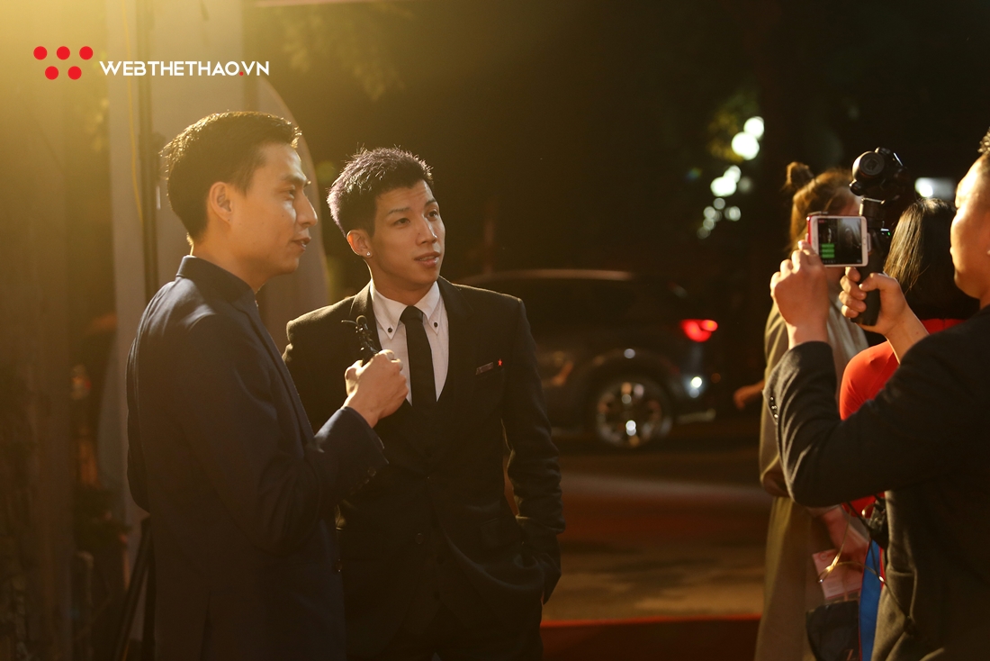 Hoàng Ca trình diễn tuyệt kỹ bóng rổ tại thảm đỏ Gala Cúp Chiến Thắng 2018