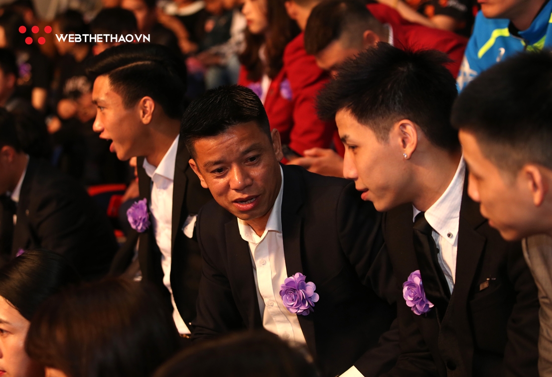 Hoàng Ca trình diễn tuyệt kỹ bóng rổ tại thảm đỏ Gala Cúp Chiến Thắng 2018