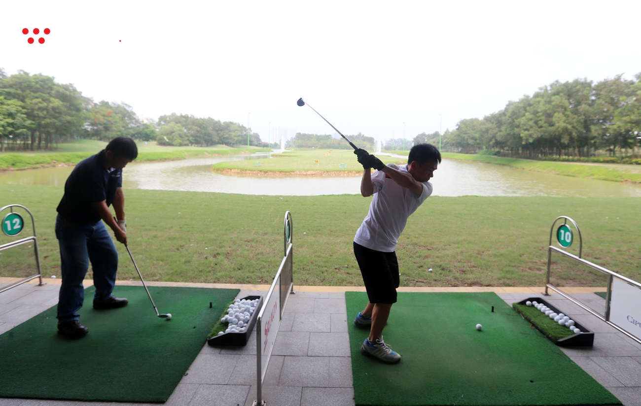 Trải nghiệm thực tế thú vị với bộ gậy golf Ryoma