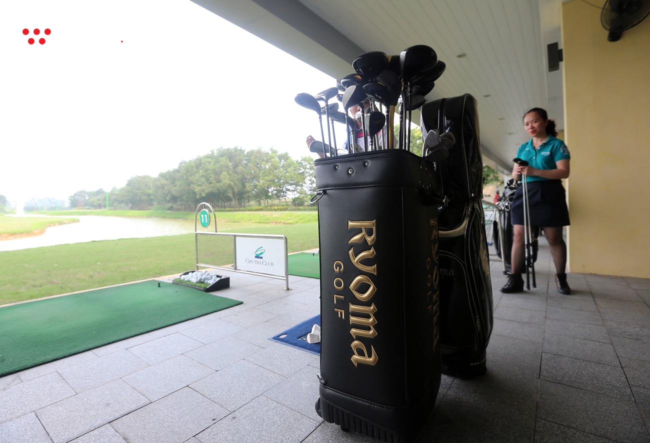 Trải nghiệm thực tế thú vị với bộ gậy golf Ryoma