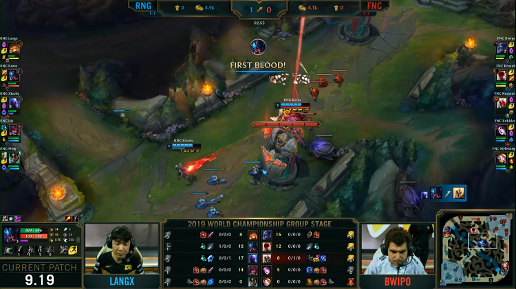 RNG vs FNC: Uzi cân cả thế giới