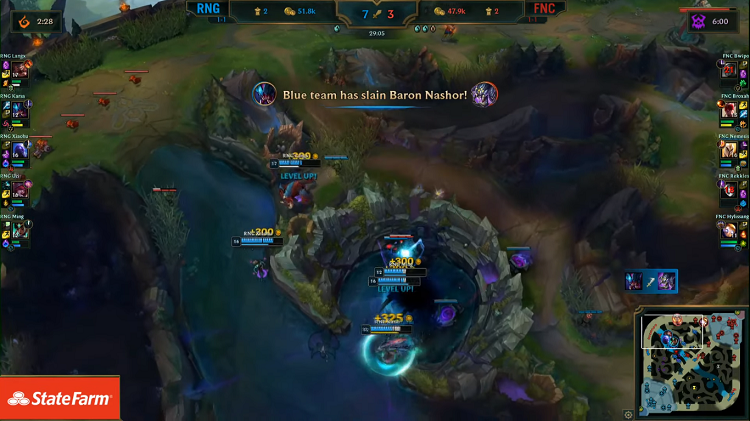 RNG vs FNC: Uzi cân cả thế giới