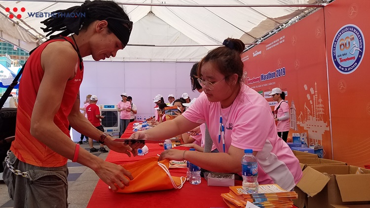 2000 runner ùn ùn đổ về Vũng Tàu nhận bib Tiền Phong Marathon 2019
