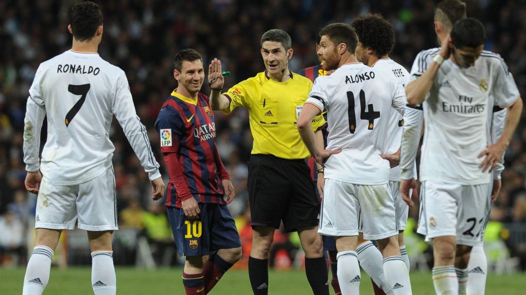 Vì sao Barca buồn vui lẫn lộn khi biết danh tính trọng tài bắt Siêu kinh điển tập 4? Vì sao Barca buồn vui lẫn lộn khi biết danh tính trọng tài bắt Siêu kinh điển tập 4?