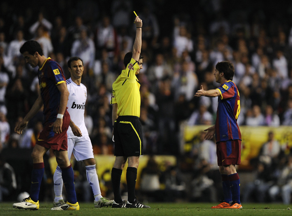 Vì sao Barca buồn vui lẫn lộn khi biết danh tính trọng tài bắt Siêu kinh điển tập 4?