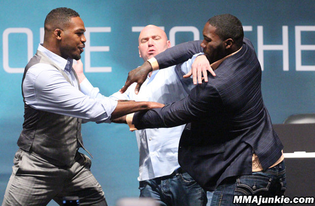 Jon Jones: Tạ ơn trời Anthony Johnson đã giải nghệ