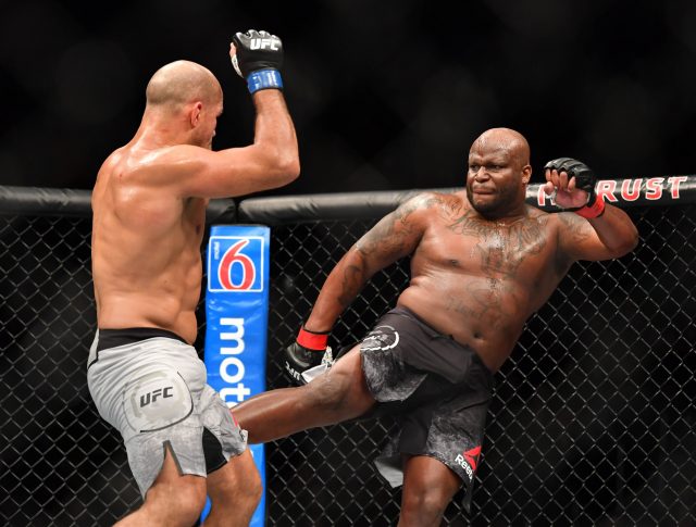 Derrick Lewis đã đấu Junior Dos Santos trong tình trạng chấn thương