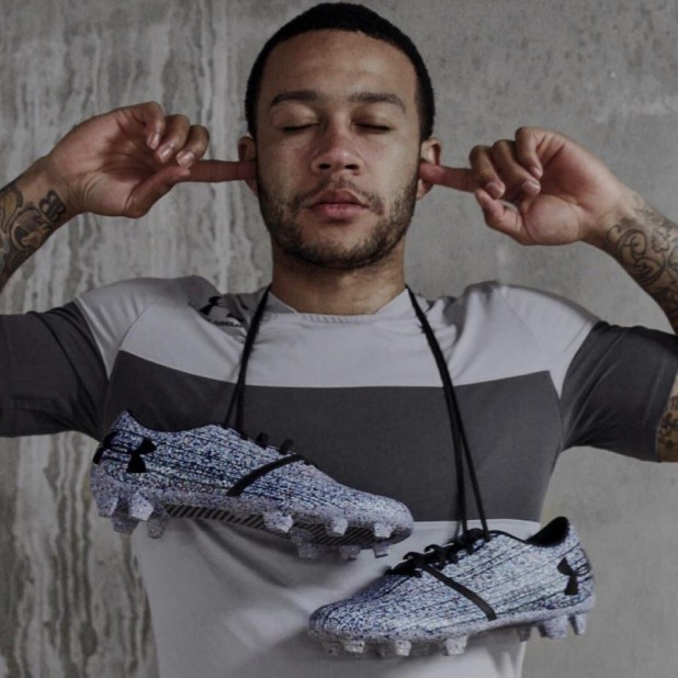 Bí mật từ đôi giày của cựu cầu thủ Man Utd Memphis Depay Bí mật từ đôi giày của cựu cầu thủ Man Utd Memphis Depay