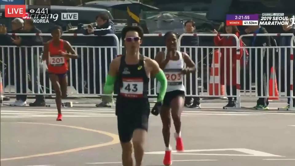 Ngả mũ với phản ứng rất Fairplay của ĐKVĐ SEA Games Singapore với nhà VĐ nữ Seoul Marathon