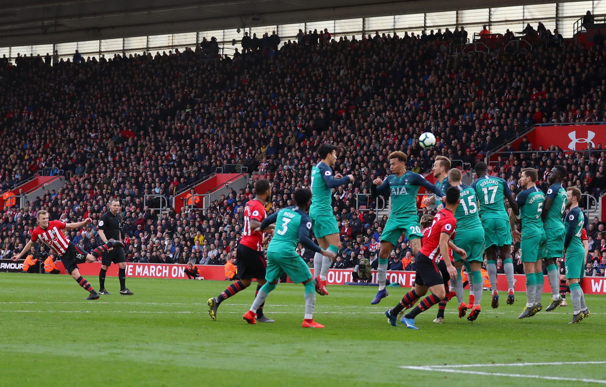 Các huyền thoại MU, Chelsea, Liverpool truyền cảm hứng đá phạt cho tân binh tuyển Anh