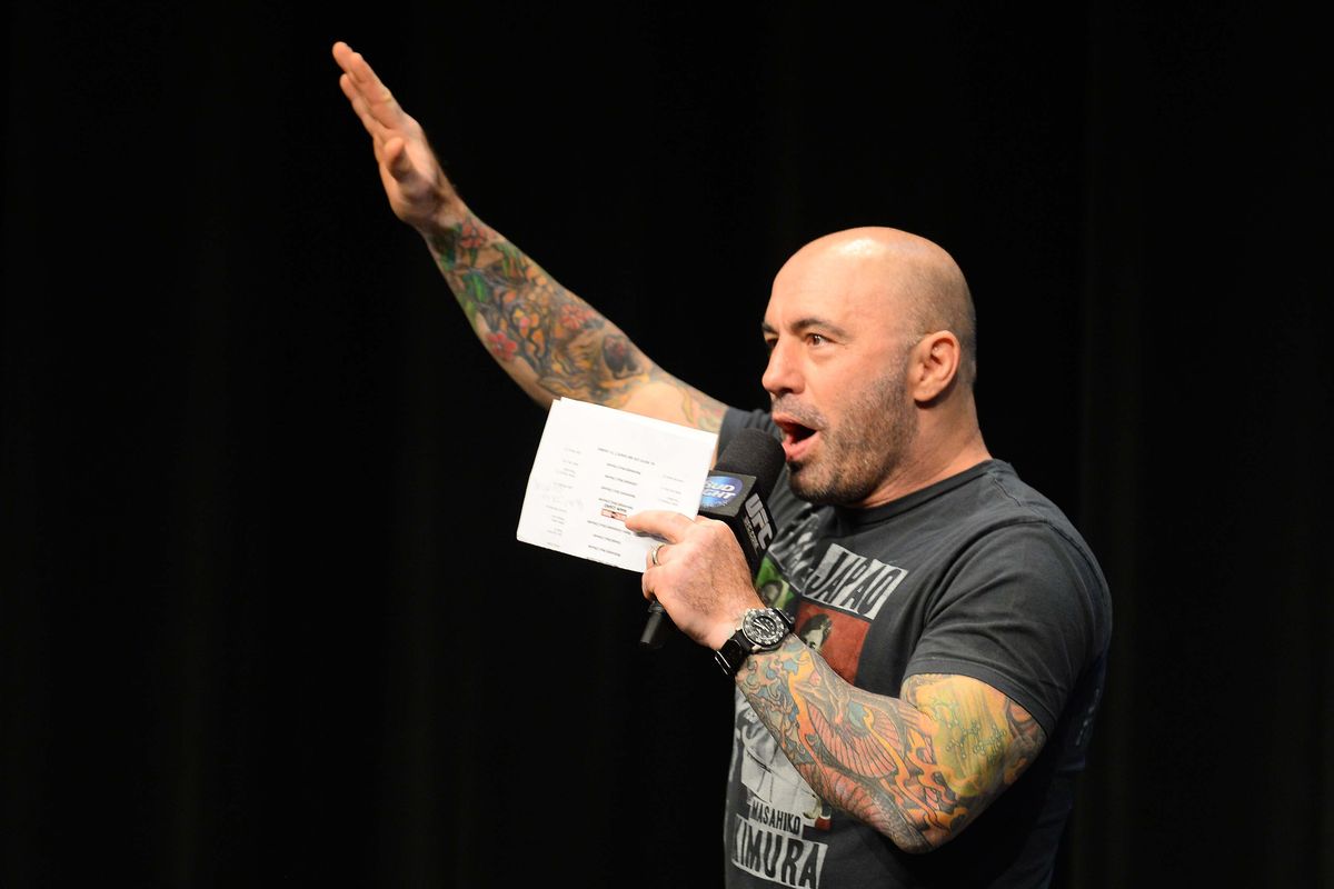 Bình luận viên Joe Rogan đáp trả vụ bị Conor McGregor chỉ trích Bình luận viên Joe Rogan đáp trả vụ bị Conor McGregor chỉ trích