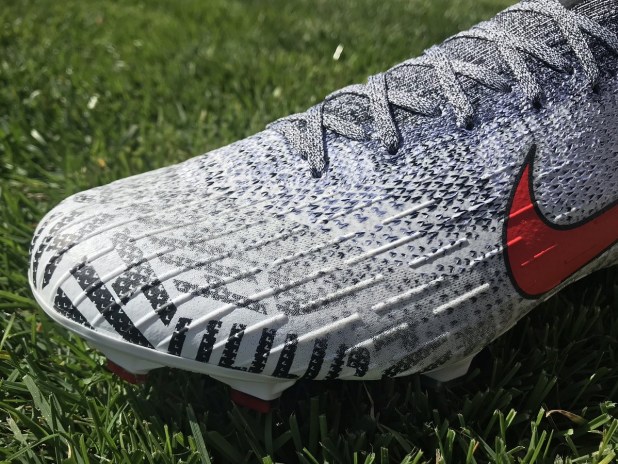 Cận cảnh giày Nike Vapor NJR “Silêncio” của Neymar