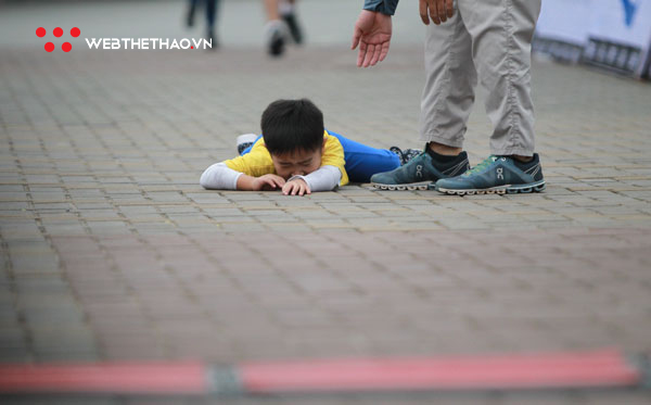 Khoảnh khắc ngộ nghĩnh của runner nhí tại Garmin Run Hanoi 2019