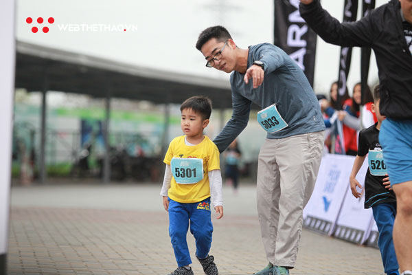 Khoảnh khắc ngộ nghĩnh của runner nhí tại Garmin Run Hanoi 2019