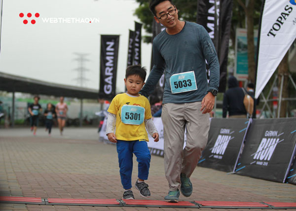 Khoảnh khắc ngộ nghĩnh của runner nhí tại Garmin Run Hanoi 2019
