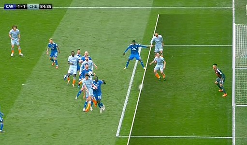 CĐV Chelsea vẫn phản ứng gay gắt với Sarri bất chấp màn ngược dòng thắng Cardiff