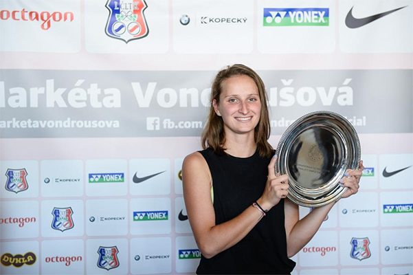 100 đóa hồng tặng Marketa Vondrousova 100 đóa hồng tặng Marketa Vondrousova