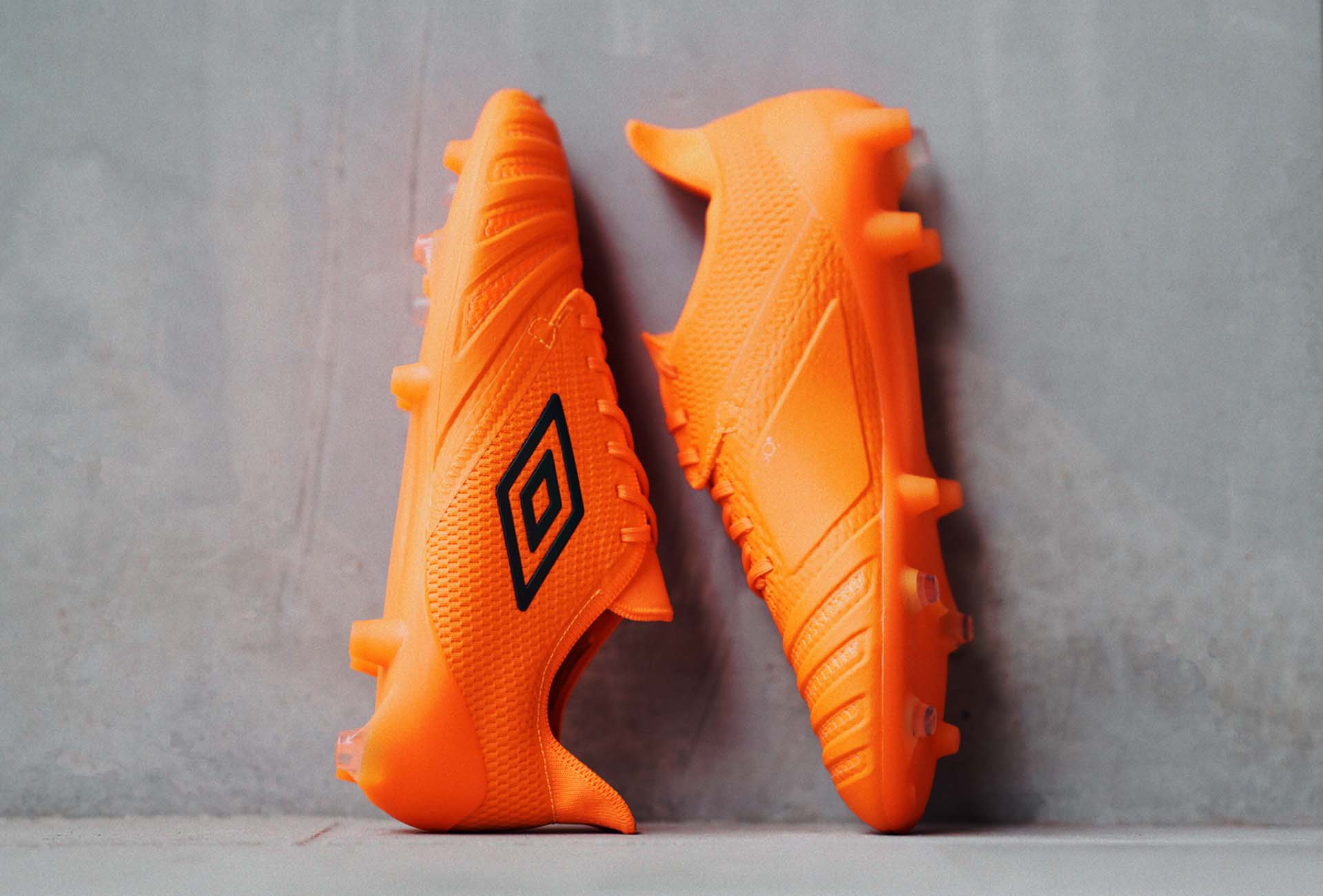 Mẫu giày UX Accuro III công nghệ D3O của Umbro Mẫu giày UX Accuro III công nghệ D3O của Umbro