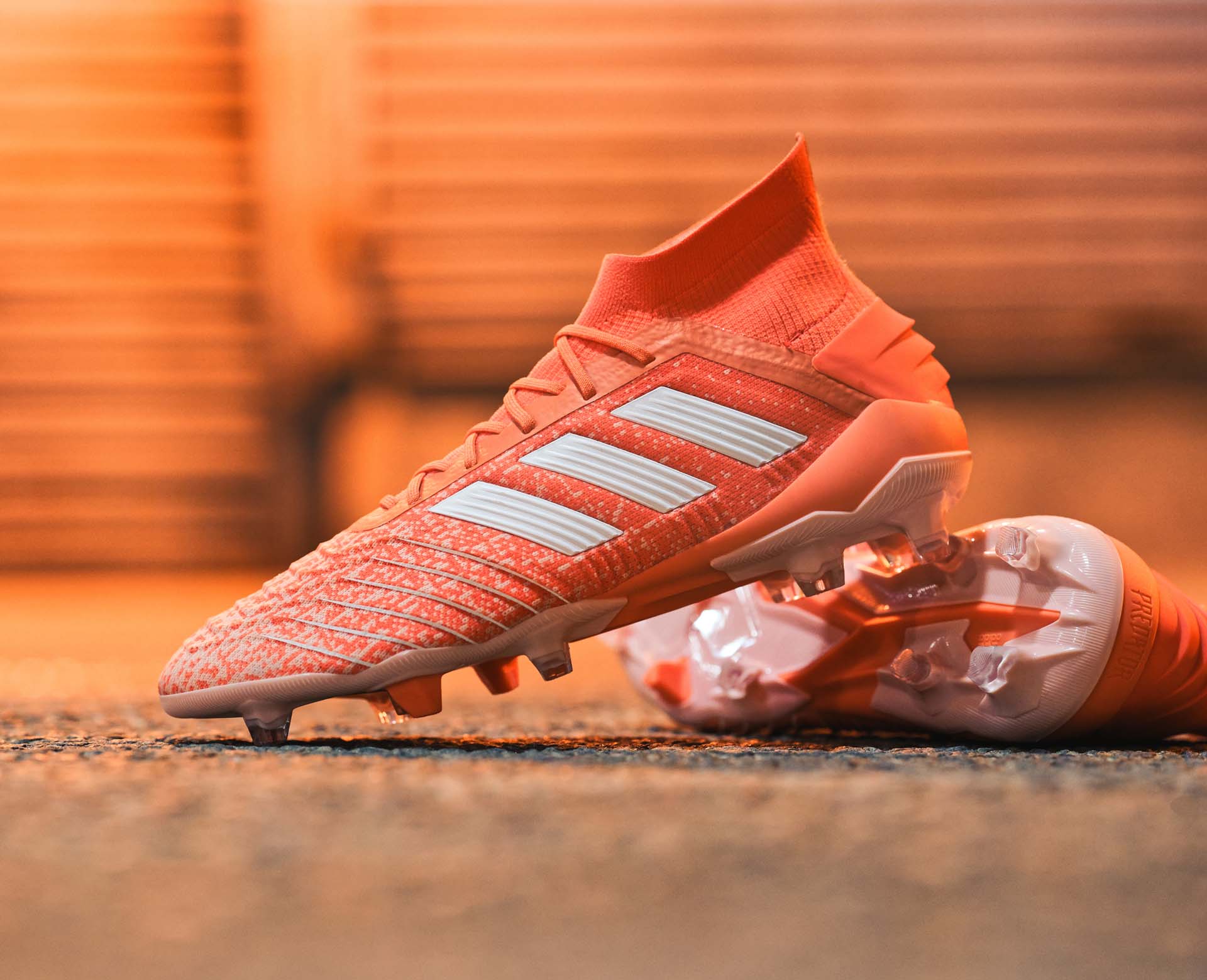 Mẫu giày Predator 19.1 đầy quyến rũ của Adidas dành cho các nữ cầu thủ Mẫu giày Predator 19.1 đầy quyến rũ của Adidas dành cho các nữ cầu thủ