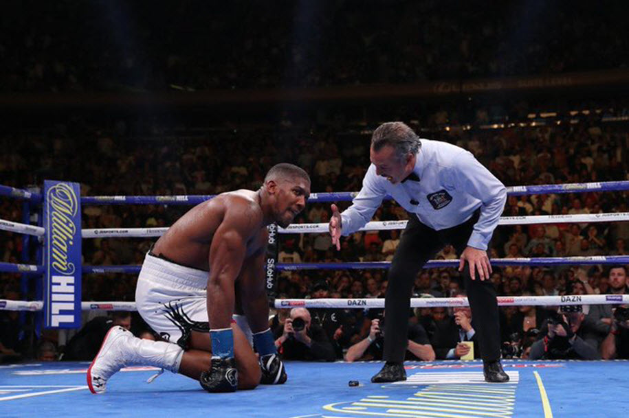Vì sao trọng tài xử Andy Ruiz Jr thắng dù Joshua đã đứng dậy? Vì sao trọng tài xử Andy Ruiz Jr thắng dù Joshua đã đứng dậy?