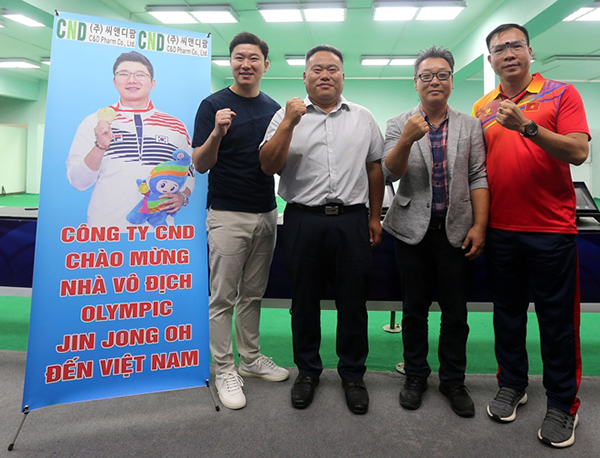 Cúp Jin Jong Oh và kỳ vọng nhân bản Hoàng Xuân Vinh Cúp Jin Jong Oh và kỳ vọng nhân bản Hoàng Xuân Vinh