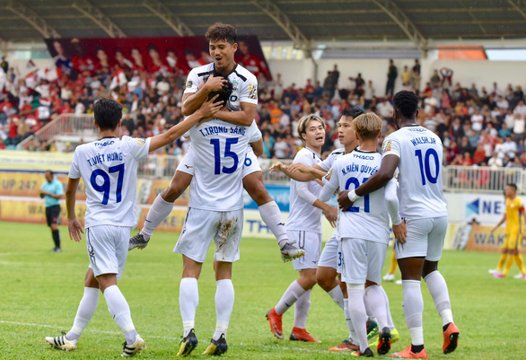 Được bơm cả 3 tuyến, HAGL có thoát khỏi cảnh đua trụ hạng V.League 2019?
