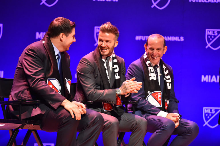 MLS muốn đeo thiết bị theo dõi là một điều khoản trong thỏa ước lao động với cầu thủ MLS muốn đeo thiết bị theo dõi là một điều khoản trong thỏa ước lao động với cầu thủ