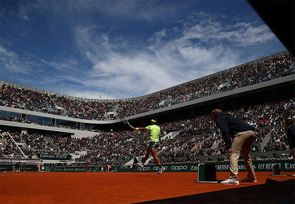 Rafael Nadal thắng dễ Roger Federer trên đường đến ngôi vô địch Roland Garros lần thứ 12