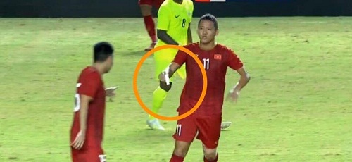 Truyền mật thư là “tuyệt chiêu” của thầy Park ở ĐT Việt Nam Truyền mật thư là “tuyệt chiêu” của thầy Park ở ĐT Việt Nam