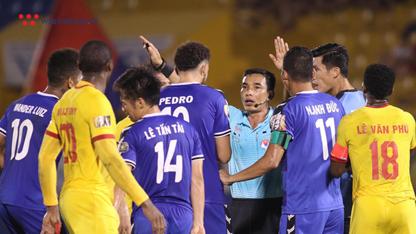 Trọng tài ở V.League gây tranh cãi: Không mới nhưng cứ phải nhắc lại!