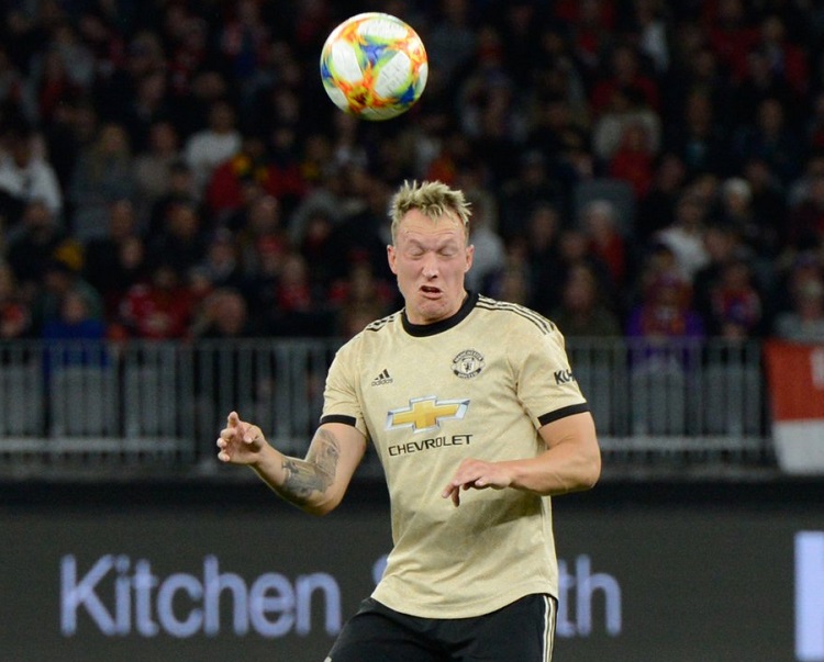 MU sẽ phải bán ai trong 6 trung vệ khi Maguire đến?