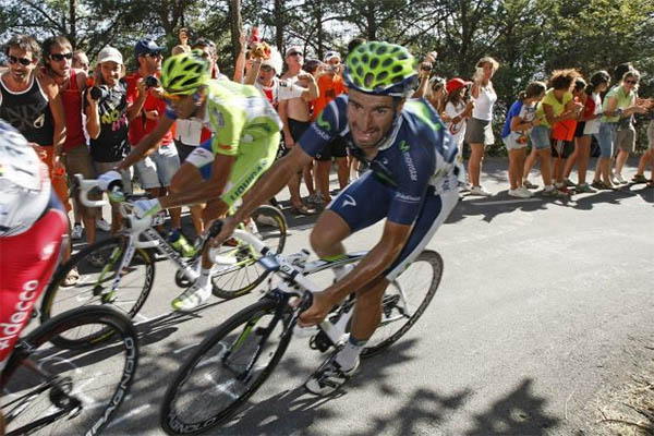 Đăng quang muộn 8 năm, Chris Froome đi vào lịch sử