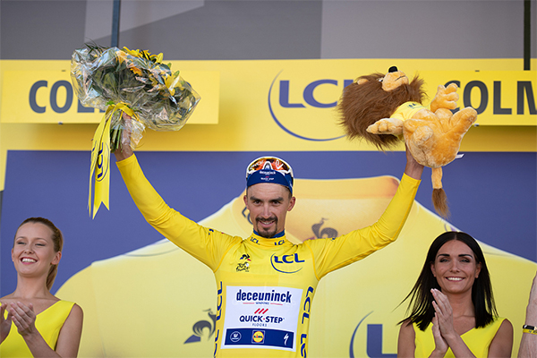 Tour de France kỷ niệm 100 năm: Vì sao người thắng chung cuộc lại mặc áo vàng? Tour de France kỷ niệm 100 năm: Vì sao người thắng chung cuộc lại mặc áo vàng?