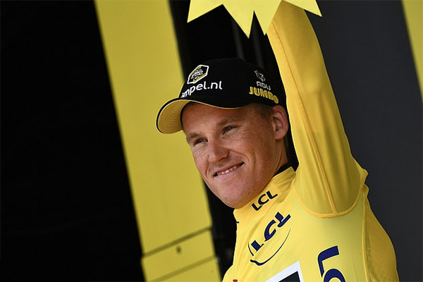 Tour de France kỷ niệm 100 năm: Vì sao người thắng chung cuộc lại mặc áo vàng? Tour de France kỷ niệm 100 năm: Vì sao người thắng chung cuộc lại mặc áo vàng?